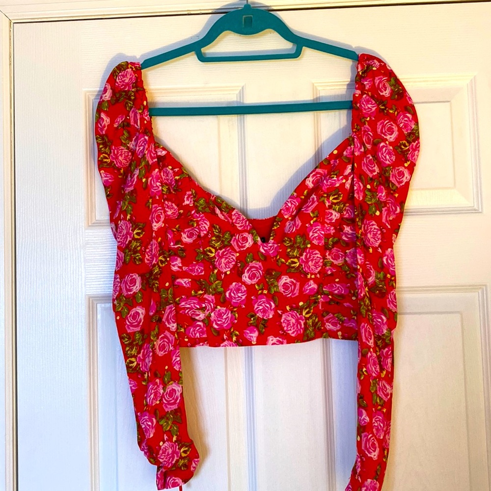 Zara floral red and pink long sleeve crop top with sweetheart neckline.M
